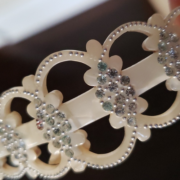 'by Charles Accessories - VTG 'by Charles' Mother of Pearl, and crystals hair clip, Belgium